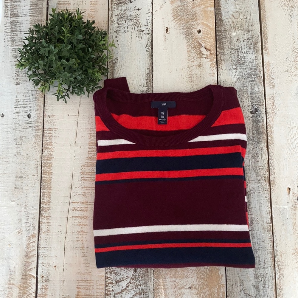 Gap sweater